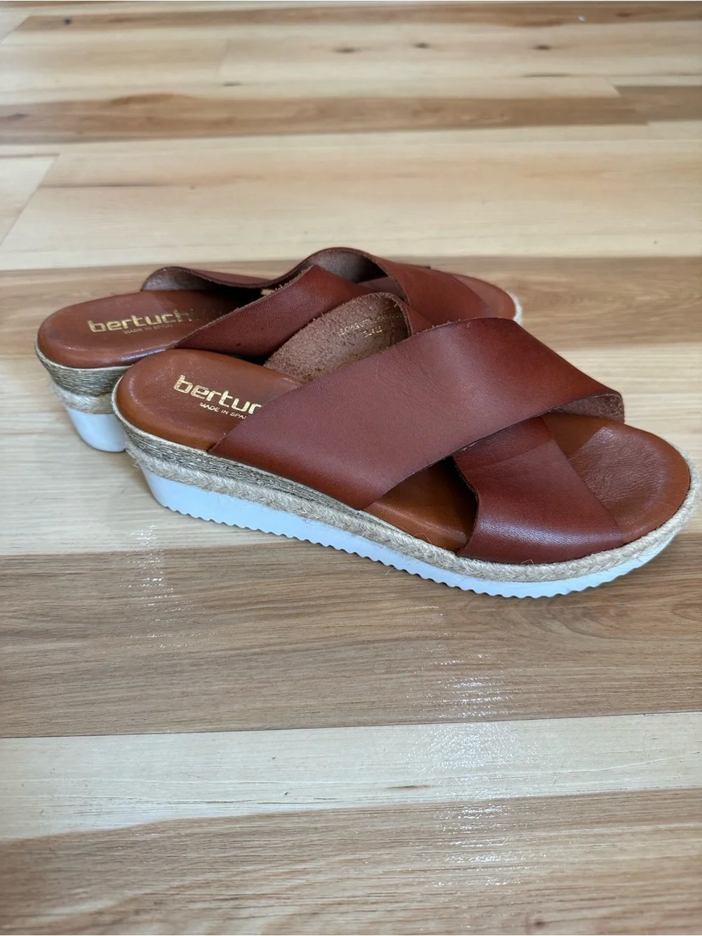 Bertuchi tan leather